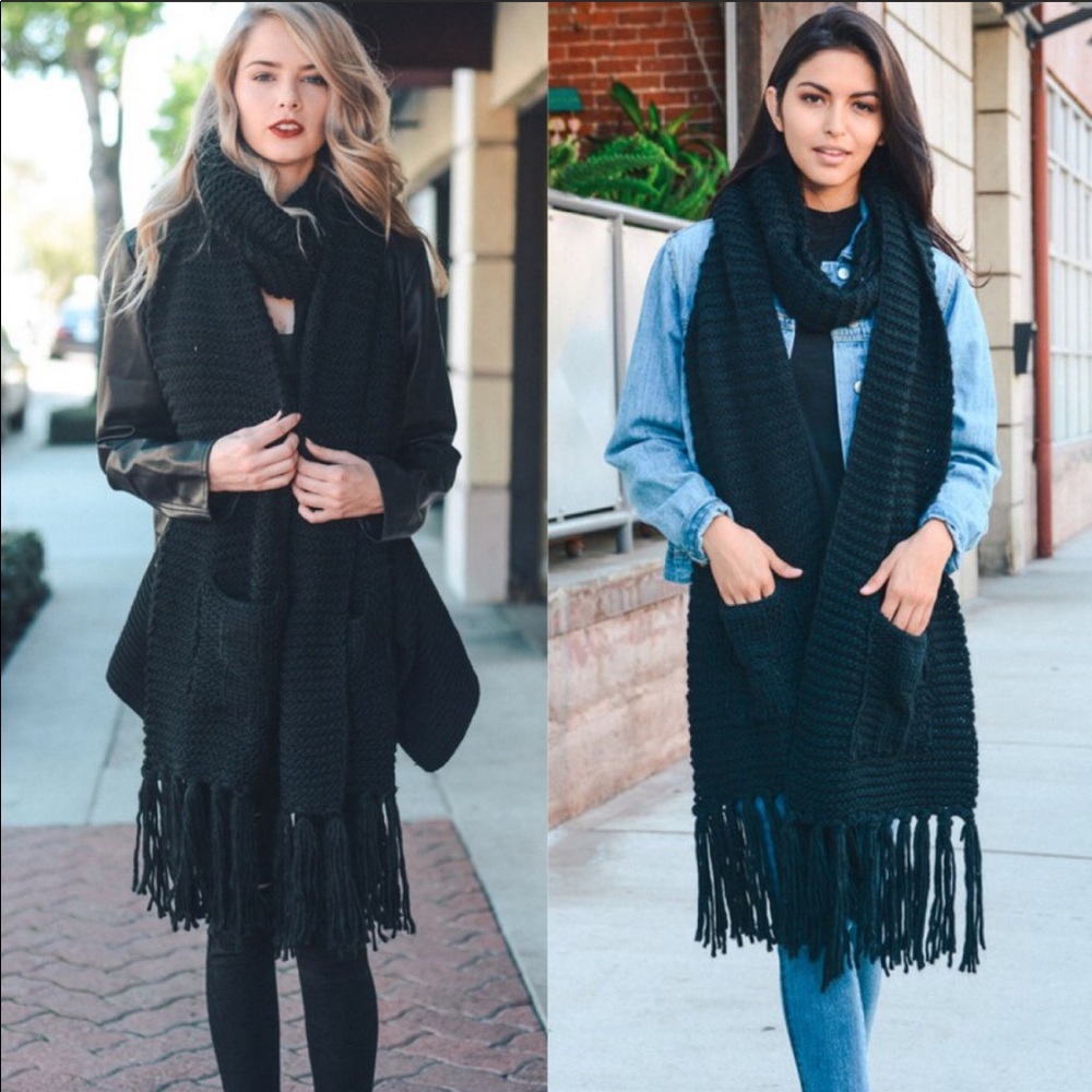 TASSEL SCARF WITH POCKETS - Picture 6 of 8